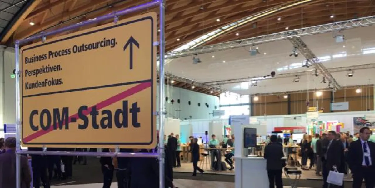 Martina Hirschmeier lernt ein Medium kennen, das ihr mit Muscheln die Zukunft vorhersagt.