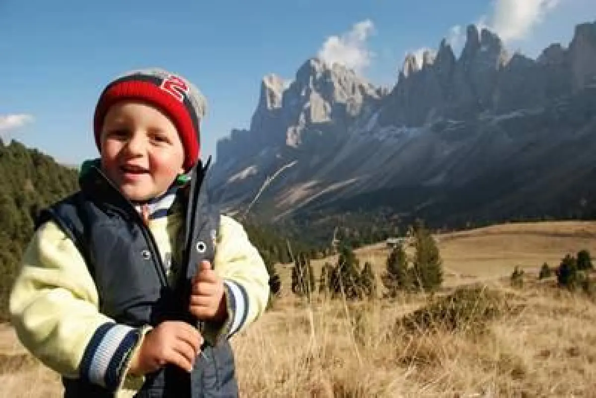 Familienurlaub im Frühling: ****s Kinderhotel Cavallino Bianco in Gröden