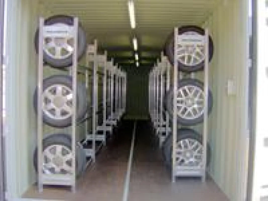 Die Reifencontainer von ELA schützen vor Licht und Feuchtigkeit.