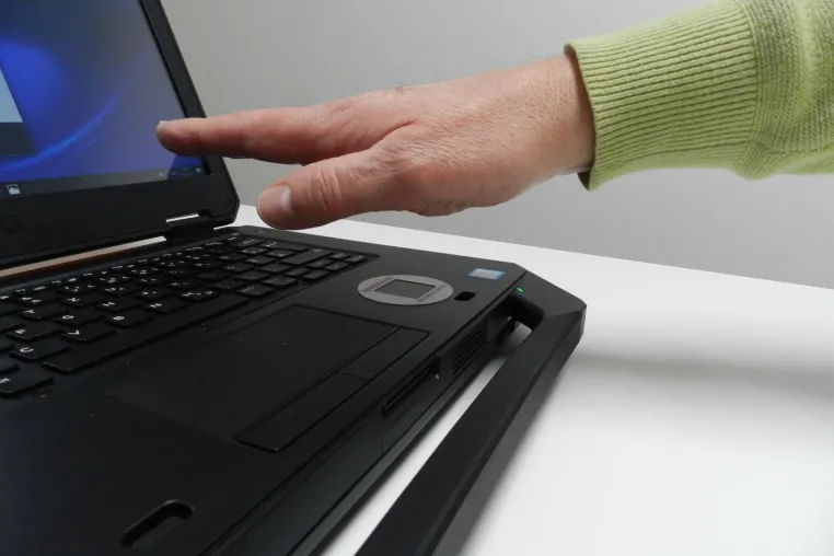 Bild: OEM-Team von Dell Technologies optimiert die Zugangssicherheit mit Handvenen-Scanner