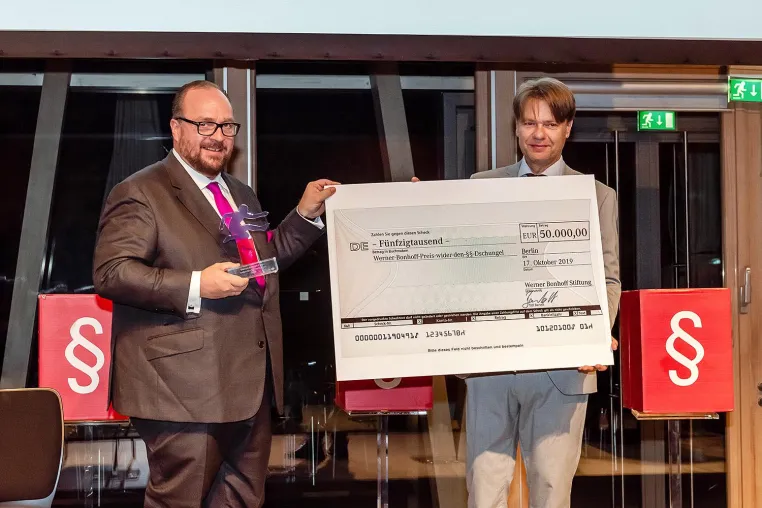 Bild: Lehrstunde für Verwaltung: BoxHotelier aus Hannover gewinnt Werner-Bonhoff-Preis-wider-den-§§-Dschungel 2019