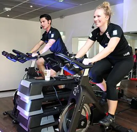 Bild: Indoor Cycling Spendenmarathon im Aktiv-Sportpark Moers – Fast 300 Menschen traten kräftig in die Pedale
