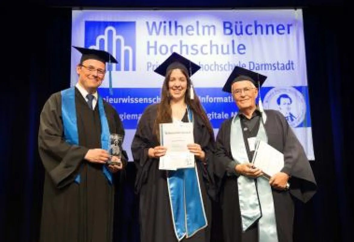 Übergabe des Master-Awards 2016 an Dr.-Ing. Christine Jamin. Copyright: Wilhelm Büchner Hochschule