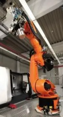 Bild: Universelle Roboterzelle zum Be- und Entladen von CNC-Bearbeitungszentren mit Teilen bis über 100 kg