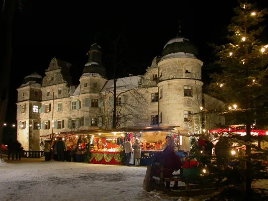 Bild: Am 28. und 29. November findet im Wasserschloss Mitwitz ein kleiner, aber feiner Weihnachtsmarkt statt