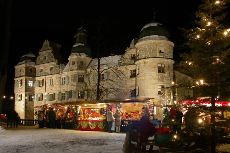 Bild: Am 28. und 29. November findet im Wasserschloss Mitwitz ein kleiner, aber feiner Weihnachtsmarkt statt