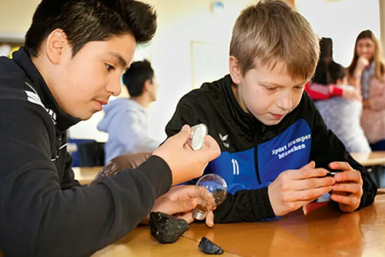 Mit den Rohstoffwochen bringt Lightcycle den Klima- und Ressourcenschutz ins Klassenzimmer Bild: Mit den Rohstoffwochen bringt Lightcycle den Klima- und Ressourcenschutz ins Klassenzimmer