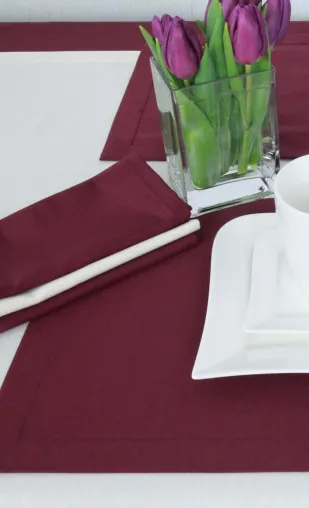 Lust auf frühlingshafte Tischdekoration mit Verlockungen in Violett und Weiß Bild: Lust auf frühlingshafte Tischdekoration mit Verlockungen in Violett und Weiß