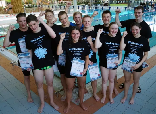 Bild: 22:48:14,63 Std. – SVP-Weltrekordschwimmer holen Titel ins AquaMagis