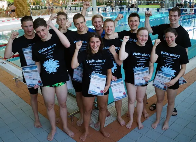 Bild: 22:48:14,63 Std. – SVP-Weltrekordschwimmer holen Titel ins AquaMagis