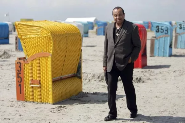 Bild: Joseph Jackson – Ehrengast bei der Lesung mit Alex Berg im Nordseebad Carolinensiel-Harlesiel