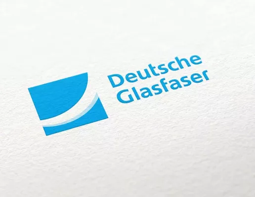 Bild: Deutsche Glasfaser holt Peter Schmidt Group für Corporate Design ins Boot