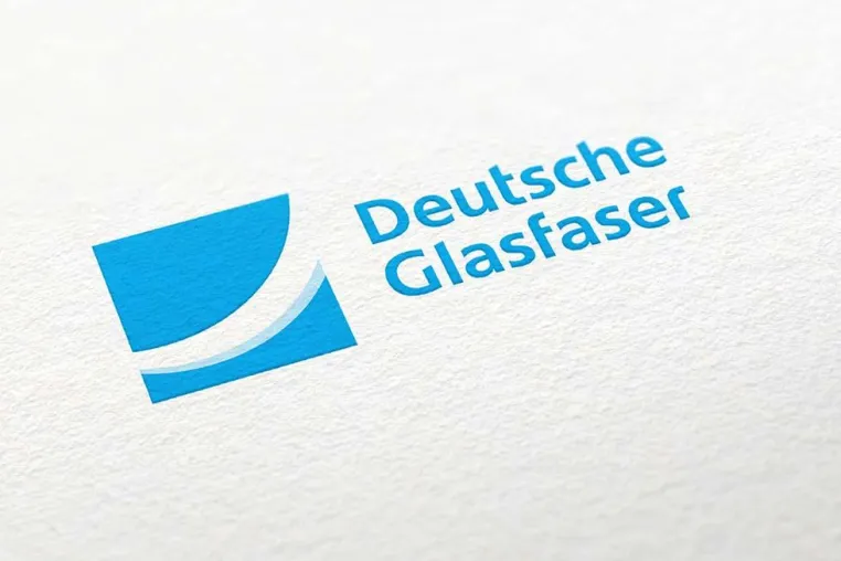 Bild: Deutsche Glasfaser holt Peter Schmidt Group für Corporate Design ins Boot