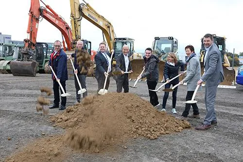 Spatenstich am neuen Logistikzentrum Bild: Spatenstich am neuen Logistikzentrum