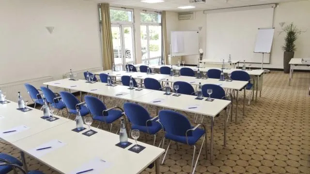 Bild: Tagen in Landau - Parkhotel Landau mit neuen Räumen. Frisch renoviert, modernste Technik und feine Küche