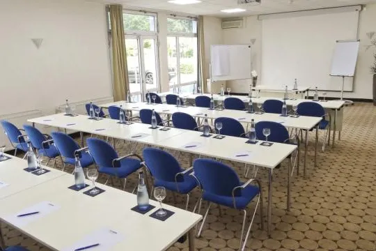 Tagen in Landau - Parkhotel Landau mit neuen Räumen. Frisch renoviert, modernste Technik und feine Küche Bild: Tagen in Landau - Parkhotel Landau mit neuen Räumen. Frisch renoviert, modernste Technik und feine Küche