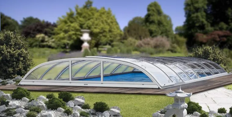 Bild: obru präsentiert seine neue Poolüberdachung - die thermoSOFT