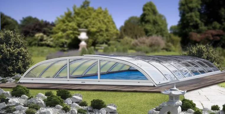 Bild: obru präsentiert seine neue Poolüberdachung - die thermoSOFT