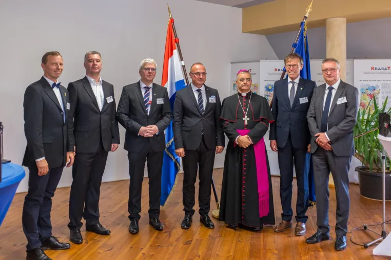 Bild: Außenminister Dr. Gordan Grlic Radman und der Apostolische Nuntius Dr. Nikola Eterovic in Wittichenau