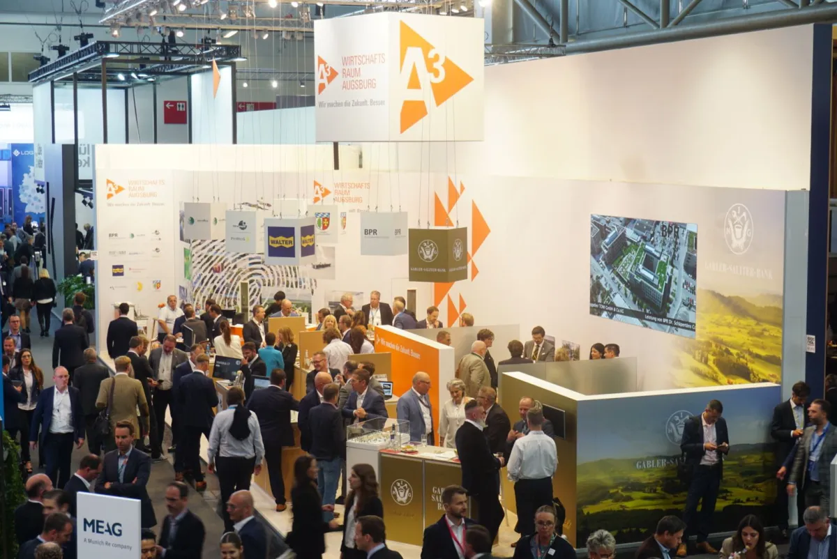 Der A³ Gemeinschaftsstand wird auch im Jahr 2024 in Halle A1 am Stand 412 zu finden sein. (© Regio Augsburg Wirtschaft GmbH)