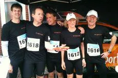 Bild: Startschuss zum 27. Korschenbroicher Citylauf. IOS-Technik präsentiert sich wieder im Haus der Gesundheit.