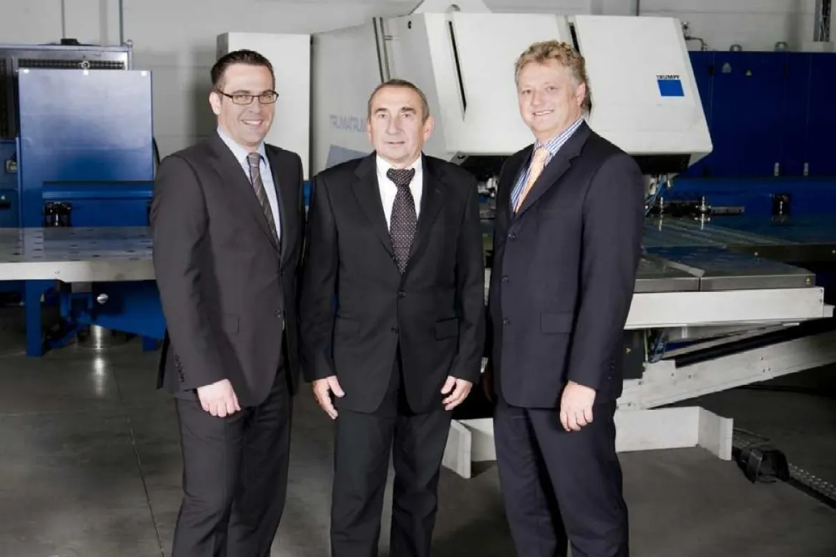 Generationswechsel (v.l.): Geschäftsführer in dritter Generation Dr. Marcus Liehr, sein Vater Wilfried Liehr, der zum Ende des Jahres aus der Geschäftsführung austritt, und Geschäftsführer Jens Gebel.