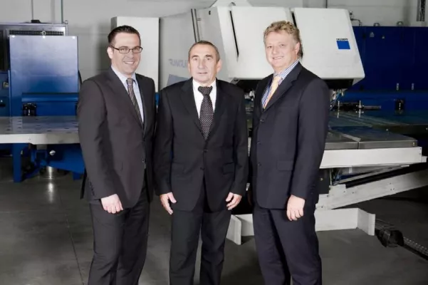 Bild: Generationswechsel zum 40-jährigen Unternehmensjubiläum der LITE-LICHT GmbH