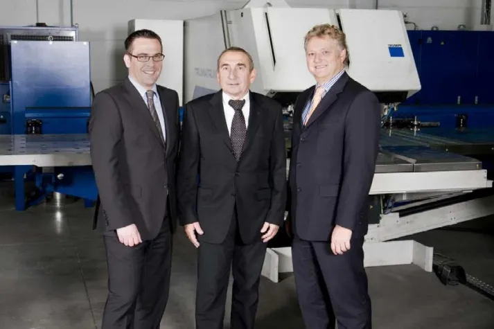 Generationswechsel zum 40-jährigen Unternehmensjubiläum der LITE-LICHT GmbH Bild: Generationswechsel zum 40-jährigen Unternehmensjubiläum der LITE-LICHT GmbH