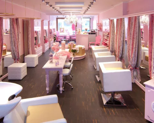 Bild: Erster Girl´s Beauty and Spa Salon Deutschland