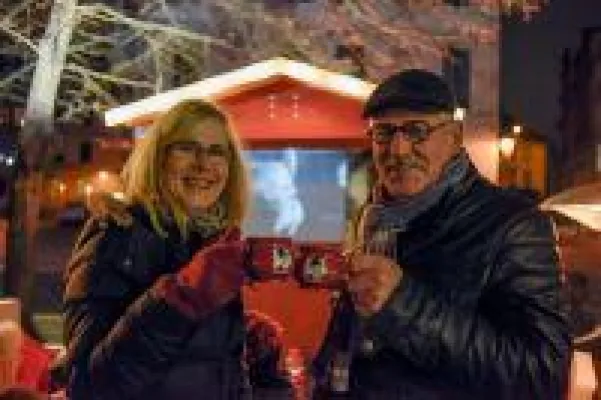 Das 6. Winter-Film-Fest mit der Feuerzangenbowle im Film und als Getränk startet am 15. November Bild: Das 6. Winter-Film-Fest mit der Feuerzangenbowle im Film und als Getränk startet am 15. November