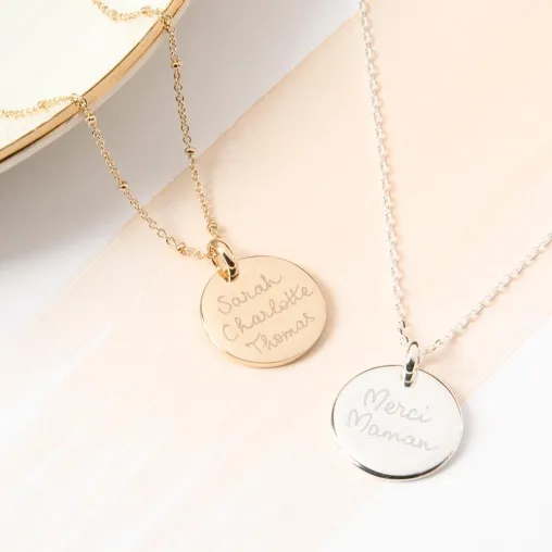 KREIERT VON UNS, PERSONALISIERT VON IHNEN – MERCI MAMAN LAUNCHT SEINE LORBEER KOLLEKTION ZUM MUTTERTAG 2018 Bild: KREIERT VON UNS, PERSONALISIERT VON IHNEN – MERCI MAMAN LAUNCHT SEINE LORBEER KOLLEKTION ZUM MUTTERTAG 2018