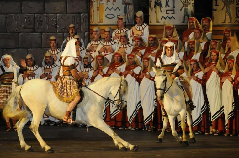 Bild: Arena di Verona - Spektakulärer Auftakt der 87. Opernfestspiele mit Startenor Placido Domingo am Dirigentenpult
