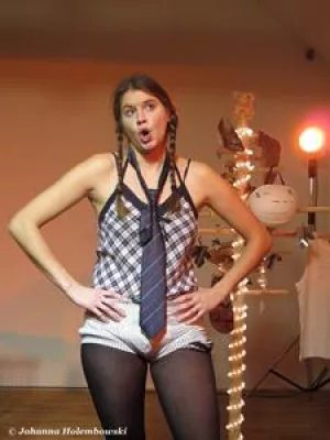 "Hat jemand Adam gesehen?" Experimentelles Musiktheater mit & von Johanna Holembowski Bild: "Hat jemand Adam gesehen?" Experimentelles Musiktheater mit & von Johanna Holembowski