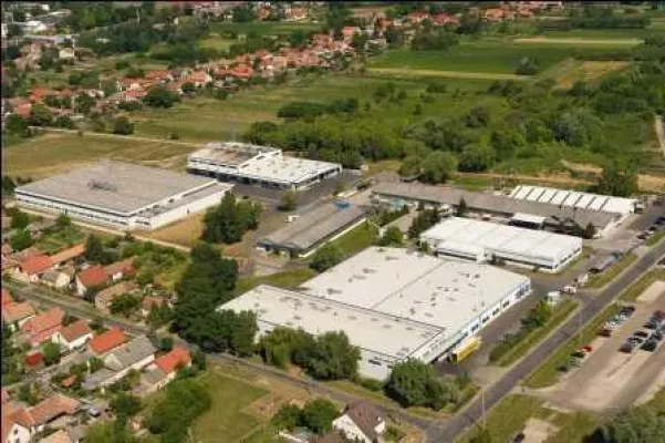 Bild: Ziehl-Abegg AG wächst in Marcali um 5.600 Quadratmeter: 100 Arbeitsplätze im Jahr 2011 geschaffen
