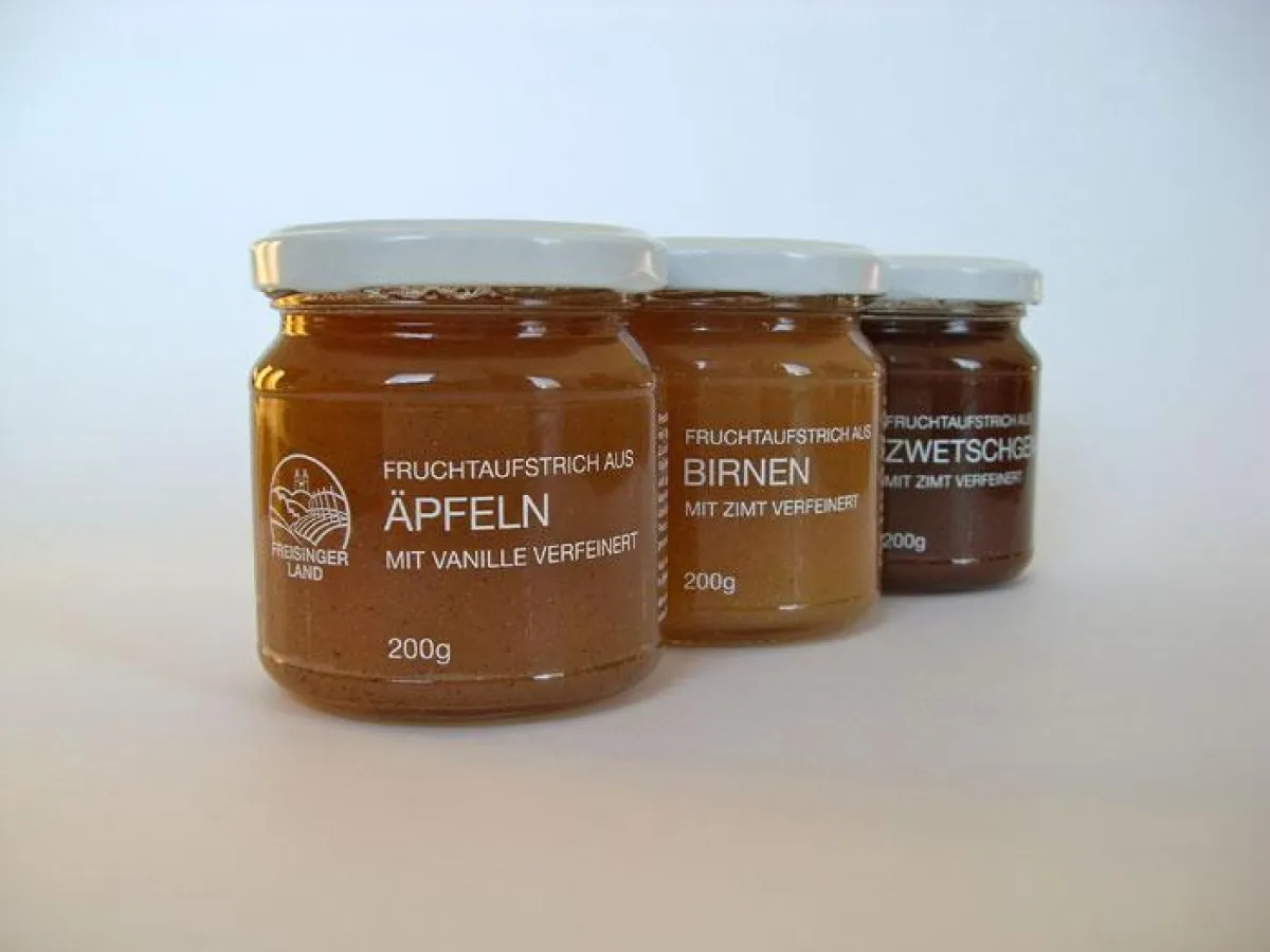 Die drei neuen Sorten Fruchtaufstriche: Apfel-Vanille, Birne-Zimt und Zwetschge-Nelke-Zimt