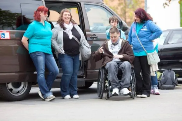 Boys Day 2012: Leipziger Intensivpflegepatienten öffnen Türen für den Nachwuchs Bild: Boys Day 2012: Leipziger Intensivpflegepatienten öffnen Türen für den Nachwuchs