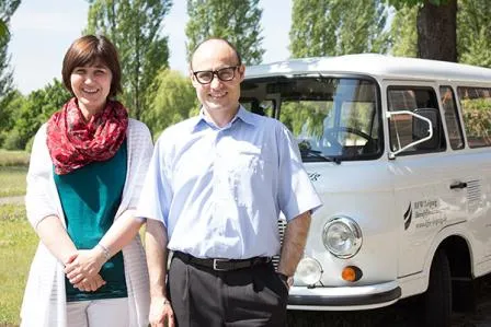 Bild: In Halle endet die Infomobiltour des weißen BARKAS mit Infos zur Beruflichen Rehabilitation