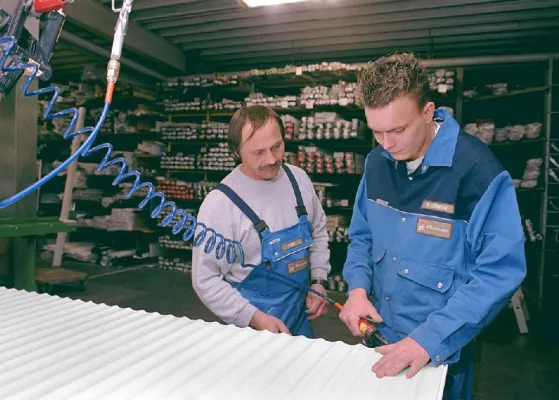 Bild: Ausbildung zum Rollladen- und Sonnenschutzmechatroniker – planen, bauen, kreativ sein