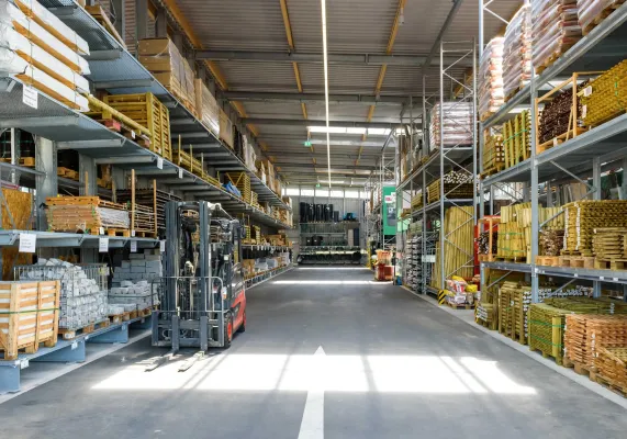 Bild: Regalanlage und Hallenbau kostengünstig vereint