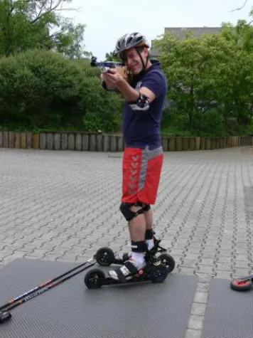 Bild: IQ Cross Biathlon: Schießen auf Skatern - Sport und Fun im Doppelpack
