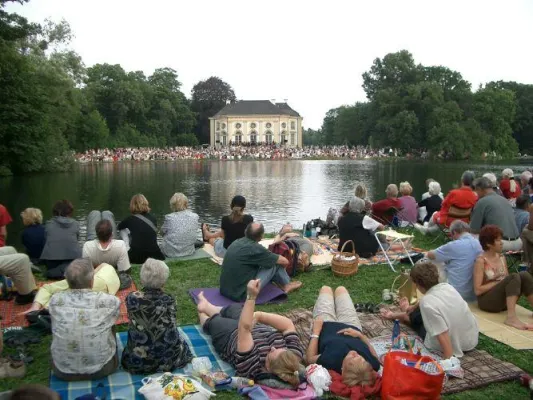 Bild: Munich-Volunteers unterstützen "Serenade im Park"
