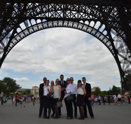 Nachwuchs-Hoteliers erkunden die Gastronomie und Hotellerie in Paris Bild: Nachwuchs-Hoteliers erkunden die Gastronomie und Hotellerie in Paris