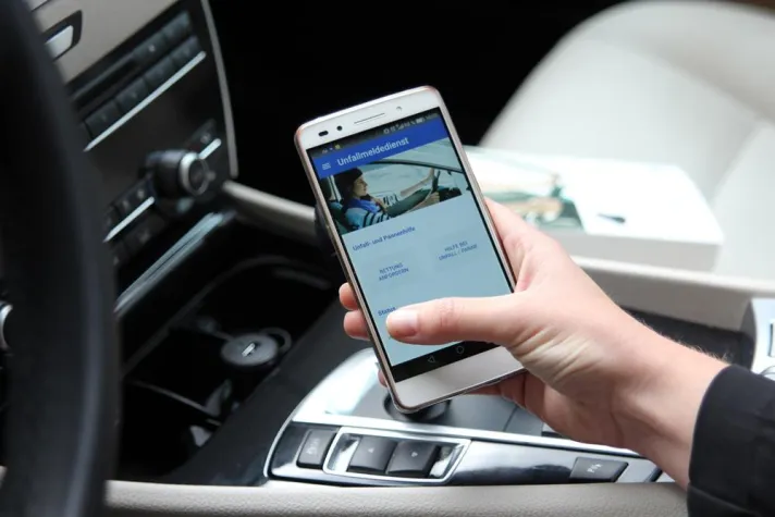 Digitaler Notfallhelfer: Zurich startet Unfallmeldedienst Bild: Digitaler Notfallhelfer: Zurich startet Unfallmeldedienst