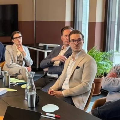 Bild: Zwischen Finanzamt & Fördertopf Dominik Perschke rechnet ab – und zeigt Unternehmern, was sie nun tun müssen.