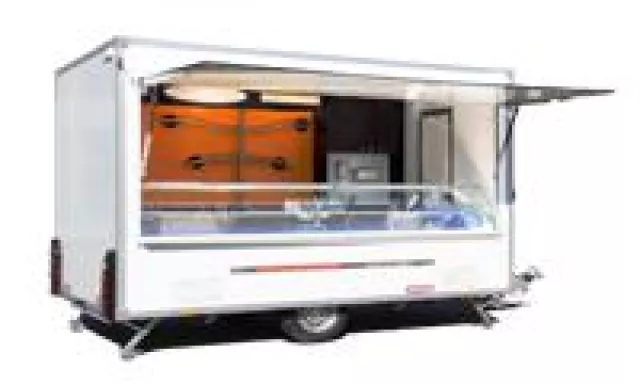 Bild: Durchdachter Innenausbau und modernes Design – der neue Kühlthekenanhänger Serrano