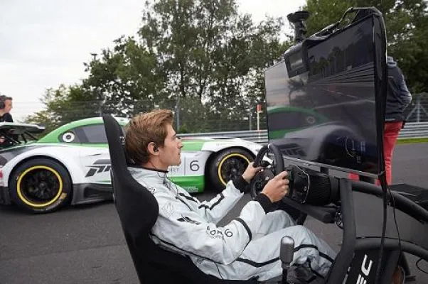 Bild: Weitere Aussteller auf der SimRacing EXPO 2016: Heusinkveld Engineering, Force2Motion und JCL