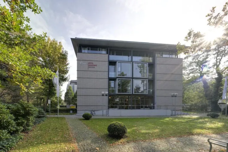Bild: SRH Dresden erweitert Studiengangsportfolio um englischsprachige Masterprogramme