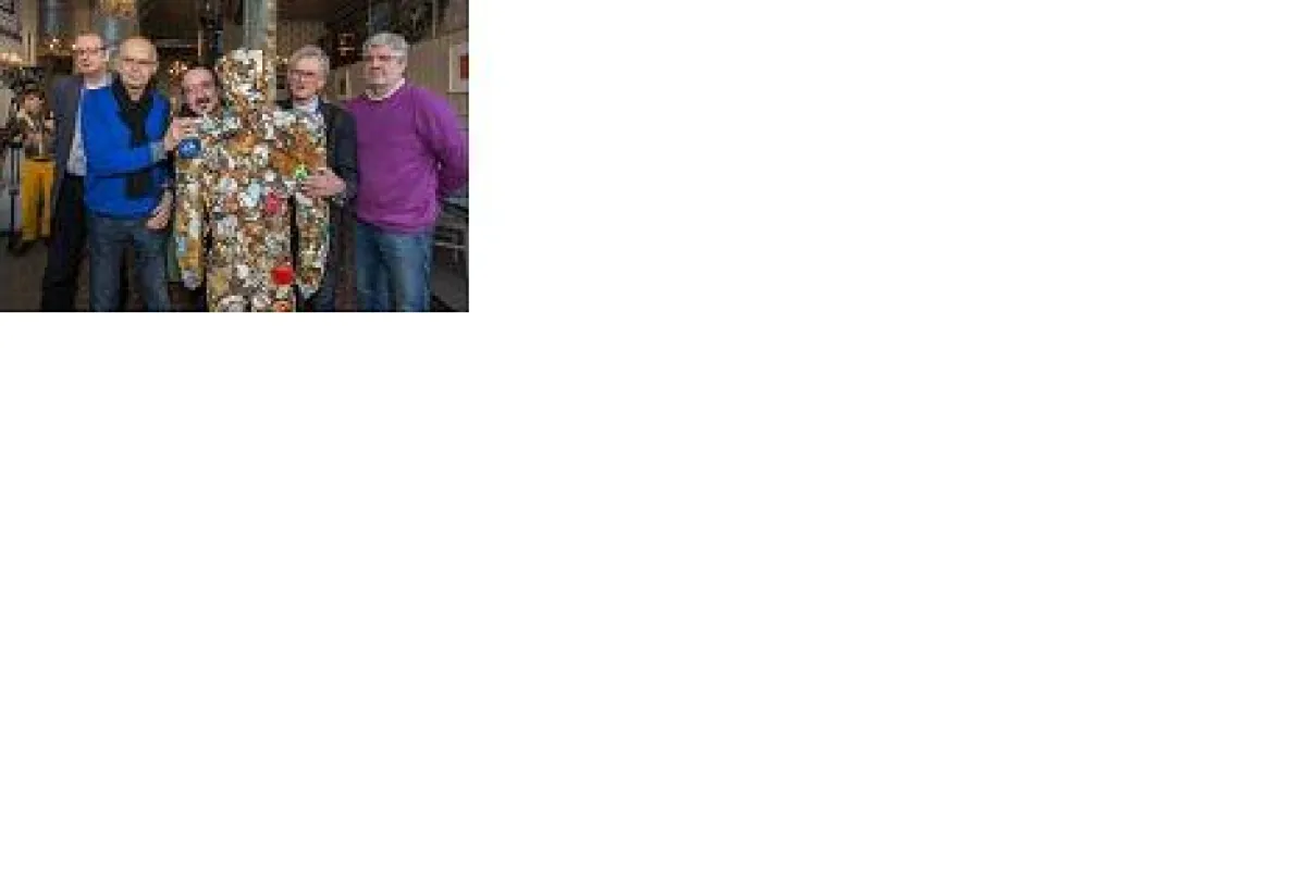 Günter Wallraff 2.v.li., Franz Meuer bitten um Spenden für dieses Leuchtturmprojekt CASA COLONIA