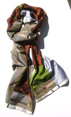 Bild: East66West präsentiert Neuheit für Herbst/Winter 2010 - Seidenschal "Quetzalcoatl"