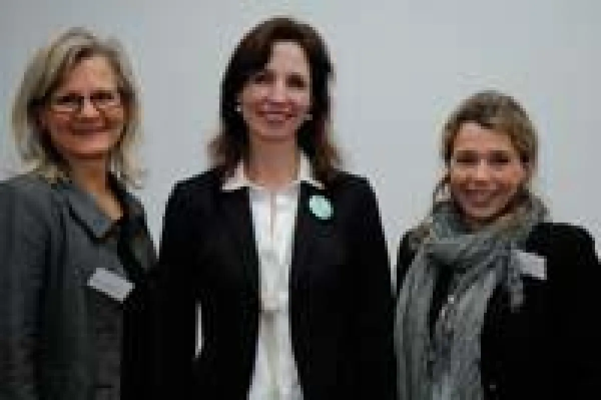Beispiel für gelungenes Netzwerken: (v. l.) Dr. Karin Uphoff, Susanne Stegen und Petra Schmitt-Böger beim ladies dental talk